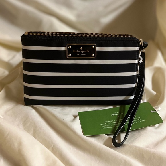 NWT Kate Spade ♠️New York Leoni Wristlet